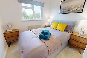 Parlaunt House - 3 Bedroom With Free Parking