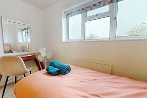 Parlaunt House - 3 Bedroom With Free Parking