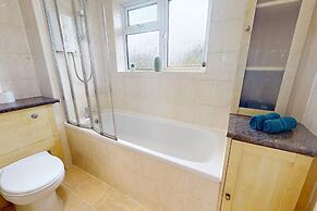 Parlaunt House - 3 Bedroom With Free Parking