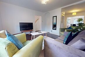 Parlaunt House - 3 Bedroom With Free Parking