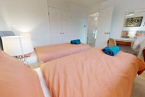 Parlaunt House - 3 Bedroom With Free Parking