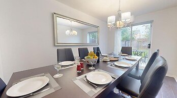 Parlaunt House - 3 Bedroom With Free Parking