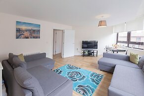 Stayzo Castle Point 6 Apartment - Premier Lodge