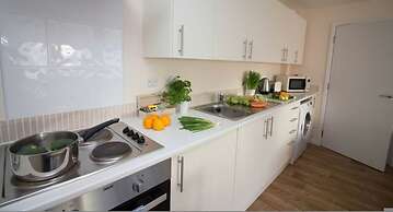 Stayzo Castle Point 6 Apartment - Premier Lodge