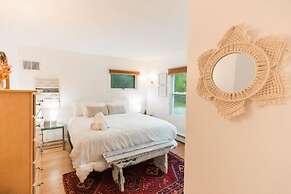 Twin Cabin I - Hot Tub Firepit Hiking Retreat