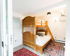 Twin Cabin I - Hot Tub Firepit Hiking Retreat