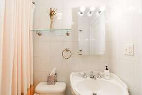 Twin Cabin I - Hot Tub Firepit Hiking Retreat