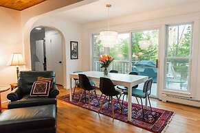 Twin Cabin I - Hot Tub Firepit Hiking Retreat