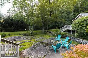 Twin Cabin I - Hot Tub Firepit Hiking Retreat