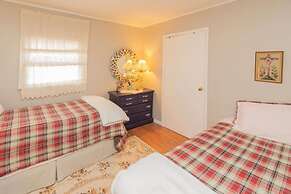 Amazing Hiking Cozy Home Close to Mountns Fireplace