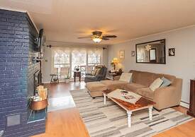 Amazing Hiking Cozy Home Close to Mountns Fireplace