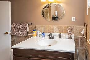 Amazing Hiking Cozy Home Close to Mountns Fireplace