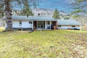 Amazing Hiking Cozy Home Close to Mountns Fireplace