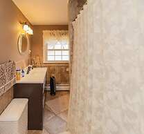 Amazing Hiking Cozy Home Close to Mountns Fireplace