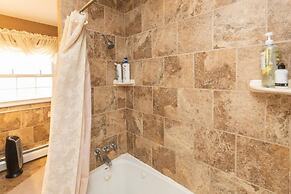 Amazing Hiking Cozy Home Close to Mountns Fireplace