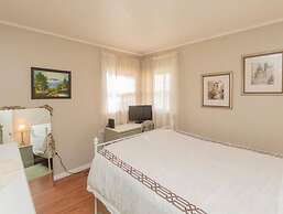 Amazing Hiking Cozy Home Close to Mountns Fireplace