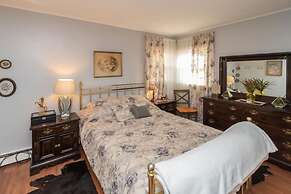 Amazing Hiking Cozy Home Close to Mountns Fireplace