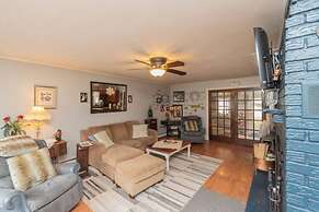 Amazing Hiking Cozy Home Close to Mountns Fireplace