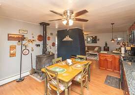 Amazing Hiking Cozy Home Close to Mountns Fireplace