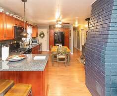 Amazing Hiking Cozy Home Close to Mountns Fireplace