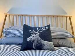 Back House Twin Cabin Ii-hot Tub Fireplace Hiking Retreat