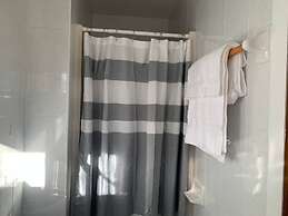 Back House Twin Cabin Ii-hot Tub Fireplace Hiking Retreat