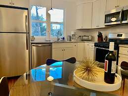 Back House Twin Cabin Ii-hot Tub Fireplace Hiking Retreat