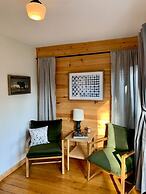 Back House Twin Cabin Ii-hot Tub Fireplace Hiking Retreat