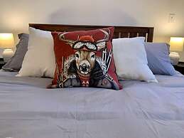 Back House Twin Cabin Ii-hot Tub Fireplace Hiking Retreat