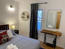 Back House Twin Cabin Ii-hot Tub Fireplace Hiking Retreat