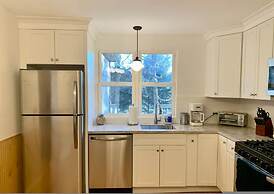 Back House Twin Cabin Ii-hot Tub Fireplace Hiking Retreat