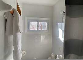 Back House Twin Cabin Ii-hot Tub Fireplace Hiking Retreat