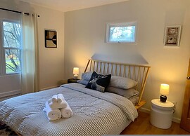 Back House Twin Cabin Ii-hot Tub Fireplace Hiking Retreat