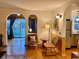 Back House Twin Cabin Ii-hot Tub Fireplace Hiking Retreat