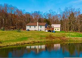 Private Pond Cozy Home Enjoy