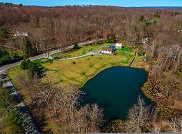 Private Pond Cozy Home Enjoy