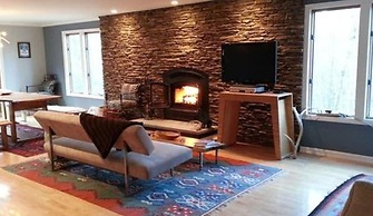 Hunter Mountain Ski House - Tesla Charger