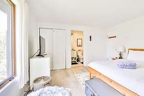 Hunter Mountain Ski House - Tesla Charger