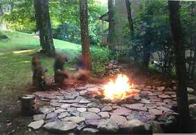 Hunter Mountain Ski House - Tesla Charger