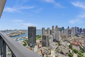 Downtown Studio w City Views