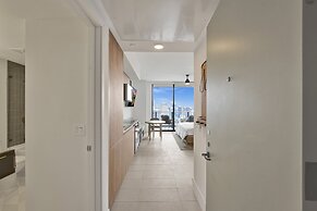 Downtown Studio w City Views