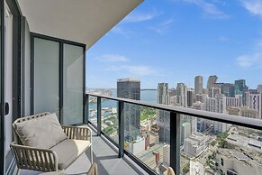 Downtown Studio w City Views