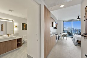 Downtown Studio w City Views