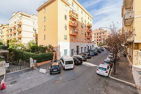Cozy 2-Bedroom Flat with Balcony