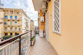 Cozy 2-Bedroom Flat with Balcony