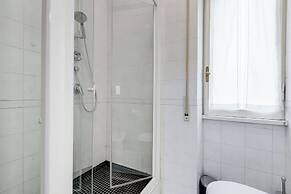 Cozy 2-Bedroom Flat with Balcony