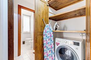 Cozy 2-Bedroom Flat with Balcony