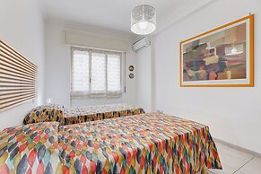 Cozy 2-Bedroom Flat with Balcony