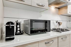 Cozy 2-Bedroom Flat with Balcony