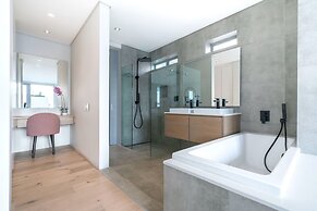 Deluxe Luxury 2 Bedroom Apartment, Seapoint